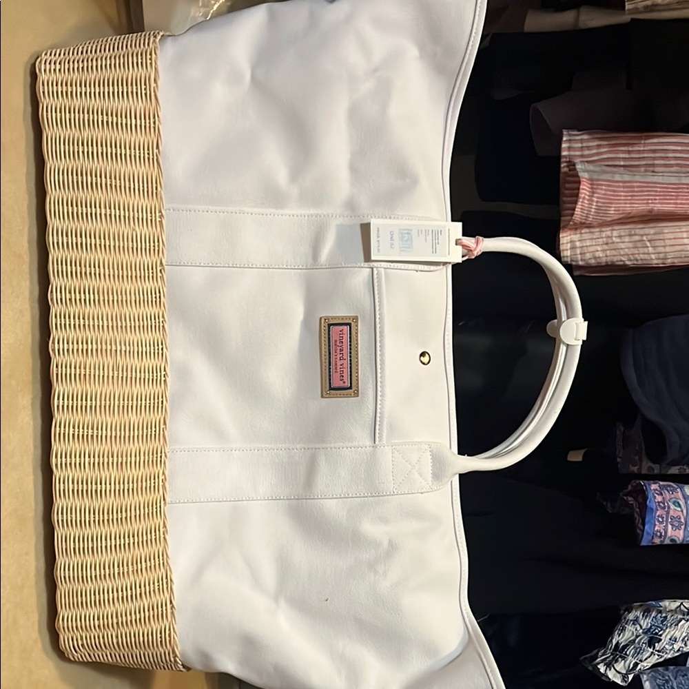 Vineyard Vines White and Tan Tote Bag
